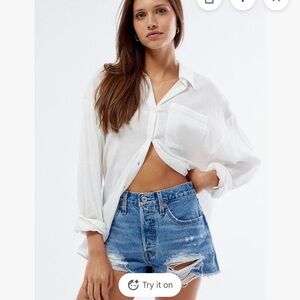 Levi’s 501 Women's button fly distressed jean shorts size W31
